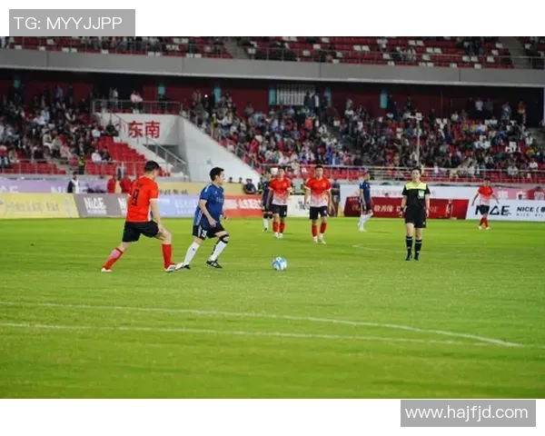 足球明星大神合影瞬间揭秘球场背后的友谊与荣耀